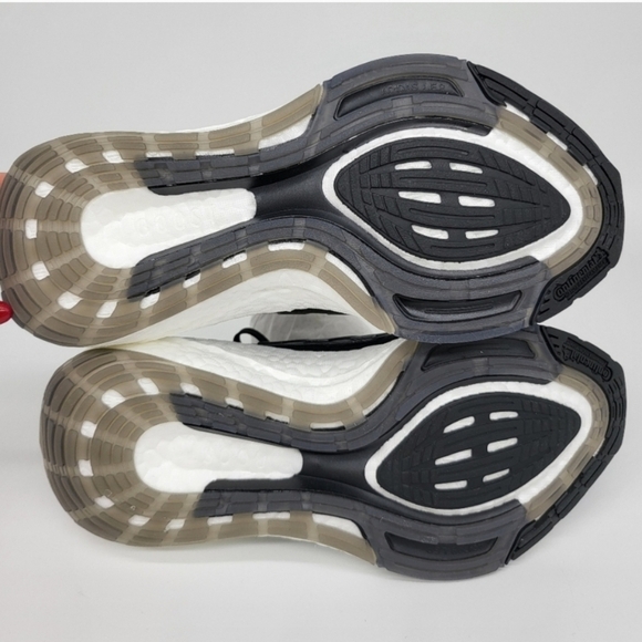 New Adidas Black Ultraboost 22 Running Shoes Women's Size 7 - Picture 6 of 6